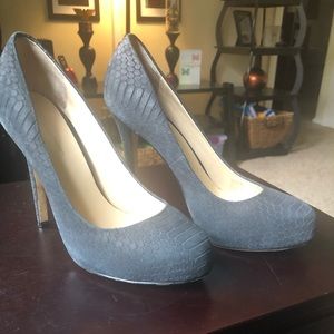 * Ladies Black Pumps *